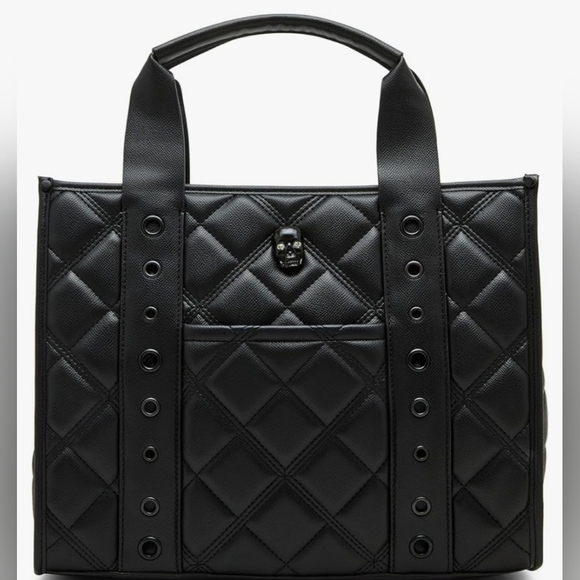 🔹️Betsey Johnson🔹️ black Skull Tote Handbag or shoulder bag ✨️🖤 - Picture 1 of 9